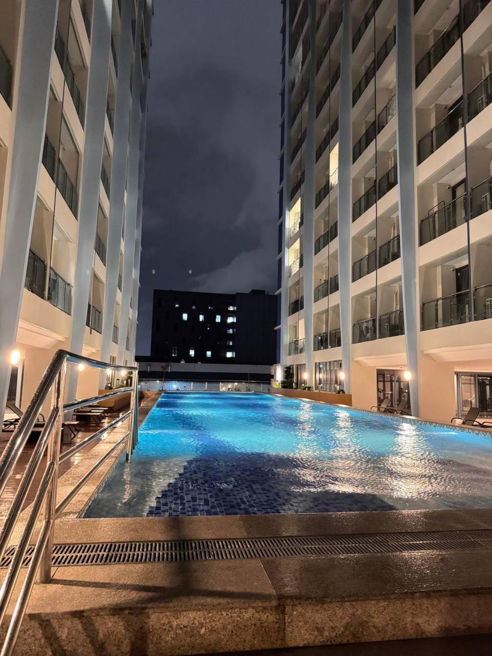L Condotel Paranaque City Екстериор снимка