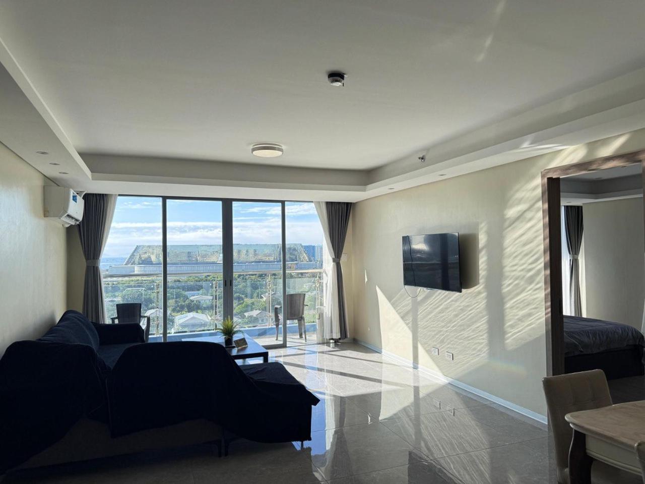 L Condotel Paranaque City Стая снимка