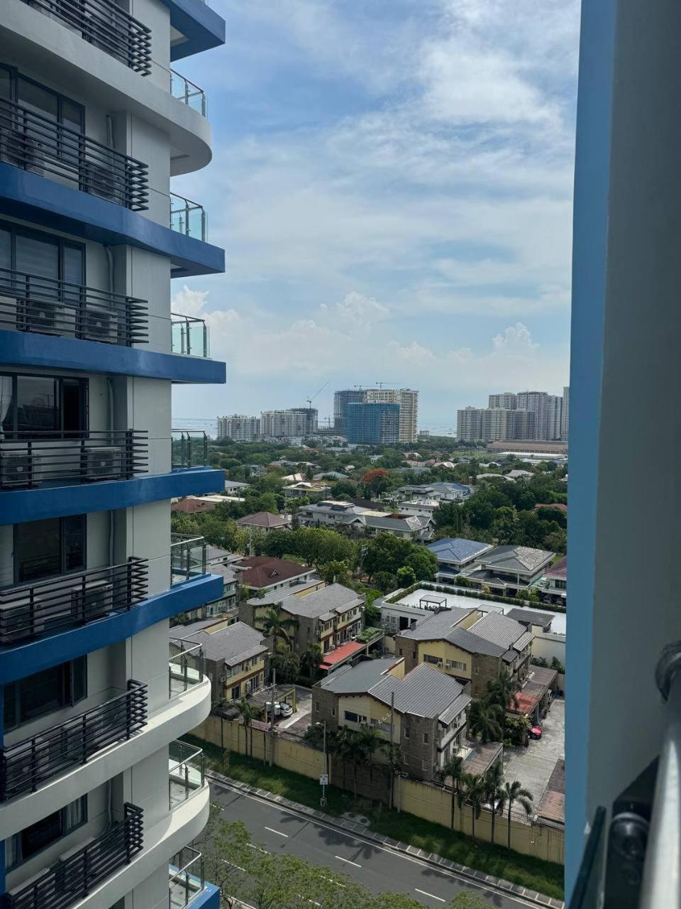 L Condotel Paranaque City Екстериор снимка
