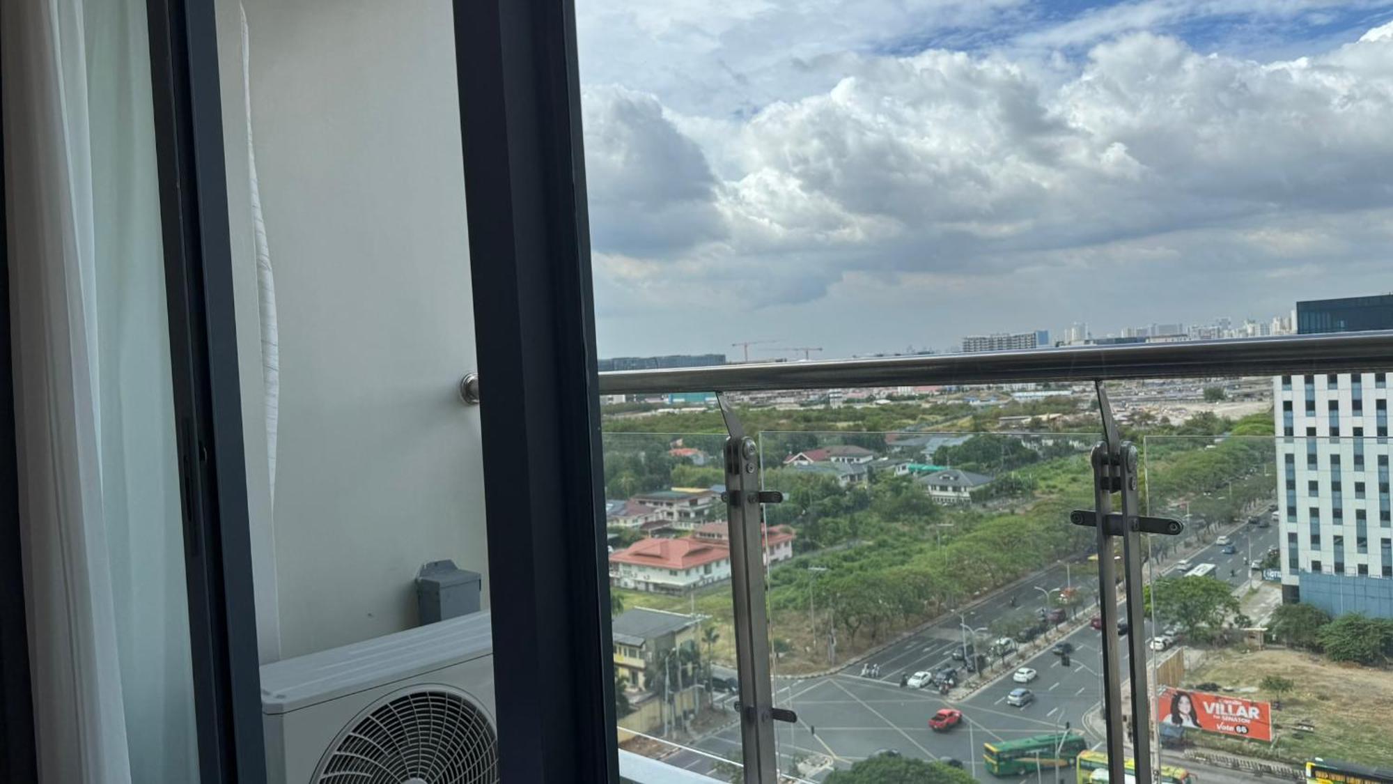 L Condotel Paranaque City Екстериор снимка