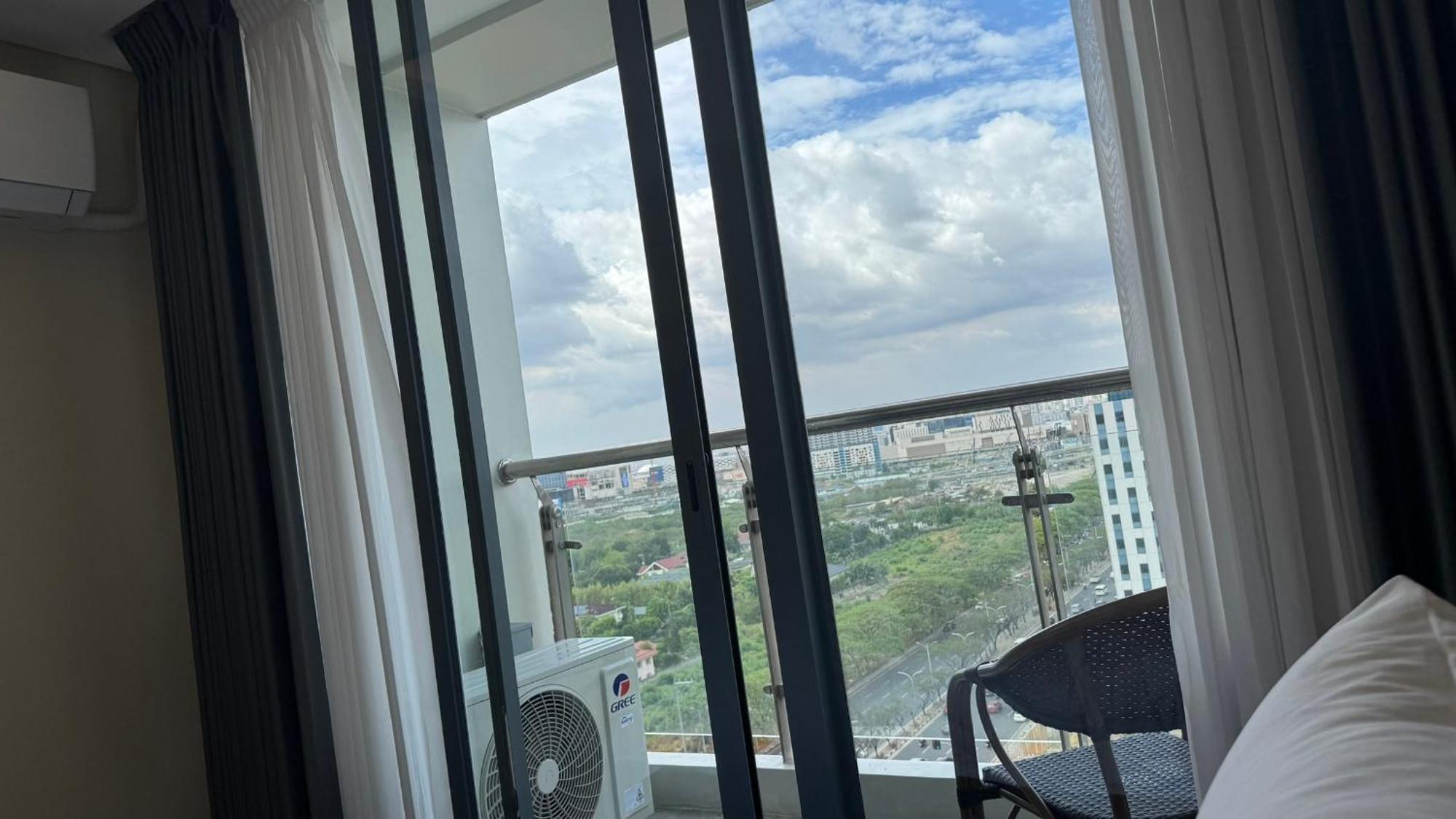 L Condotel Paranaque City Екстериор снимка